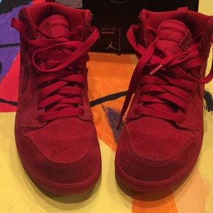 Lil kid’s Jordan 1s retro high with original box